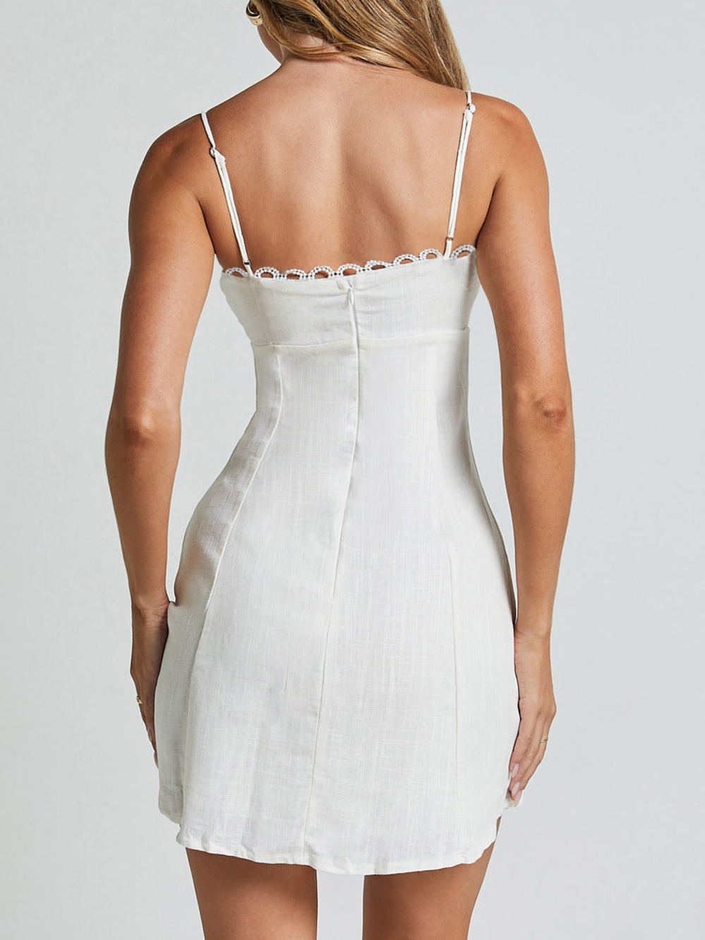 NWT REVOLVE Australia SHOWPO Here Comes the Sun Gelle loop lace mini dress US S - Picture 5 of 13